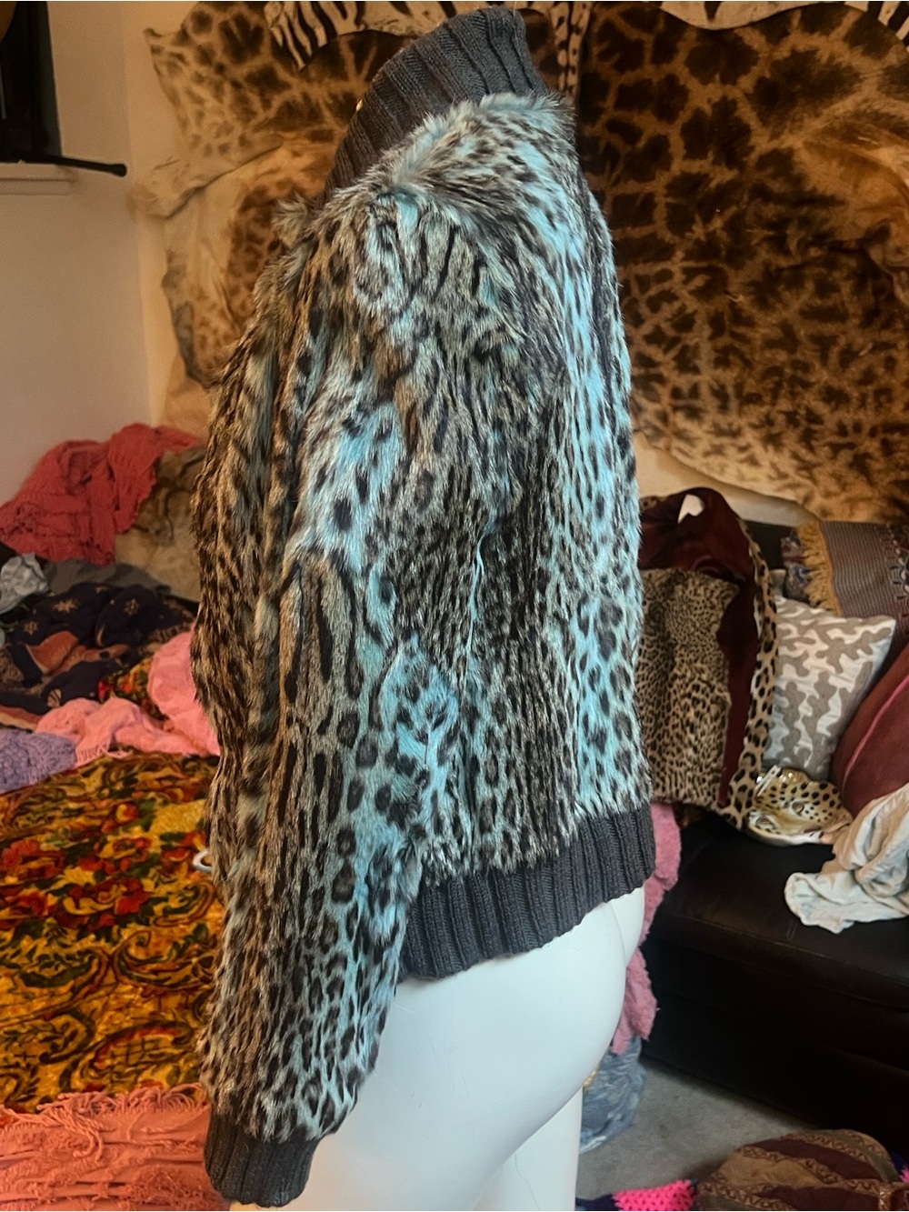 Authentic vintage 70’s dyed ocelot fur print bomber jacket - Picture 2 of 9